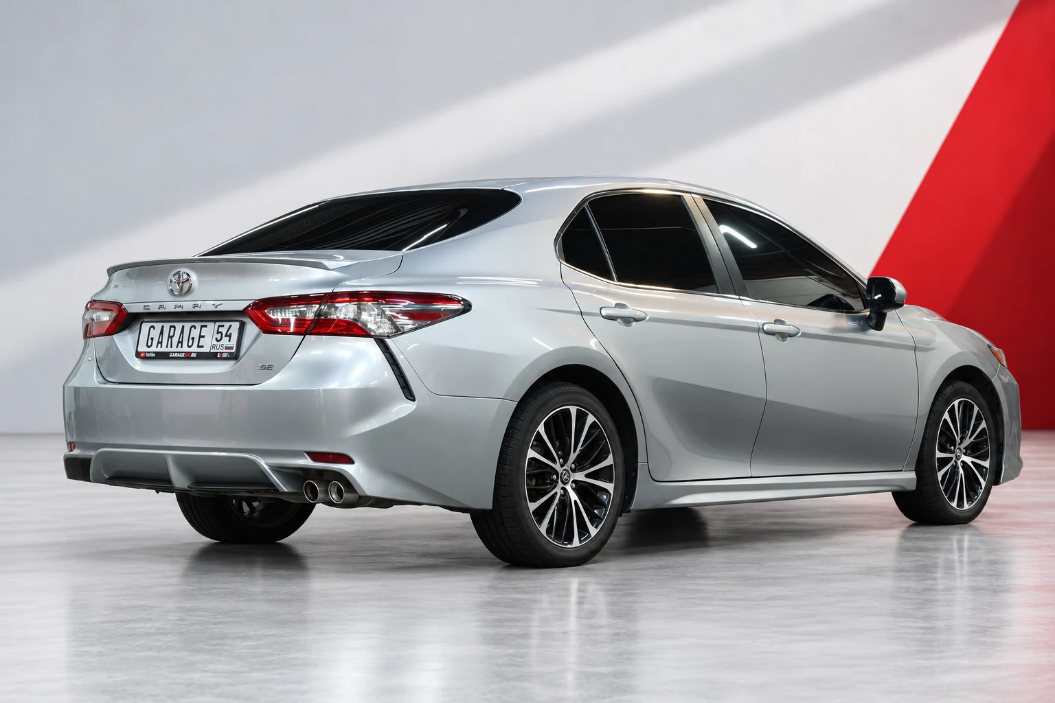 Toyota Camry — вид сзади
